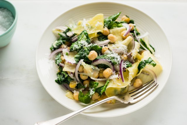 Chickpea_garlick_wilted_spinach_salad-1824