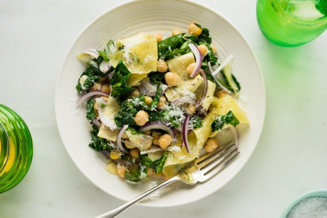Chickpea_garlick_wilted_spinach_salad-1831